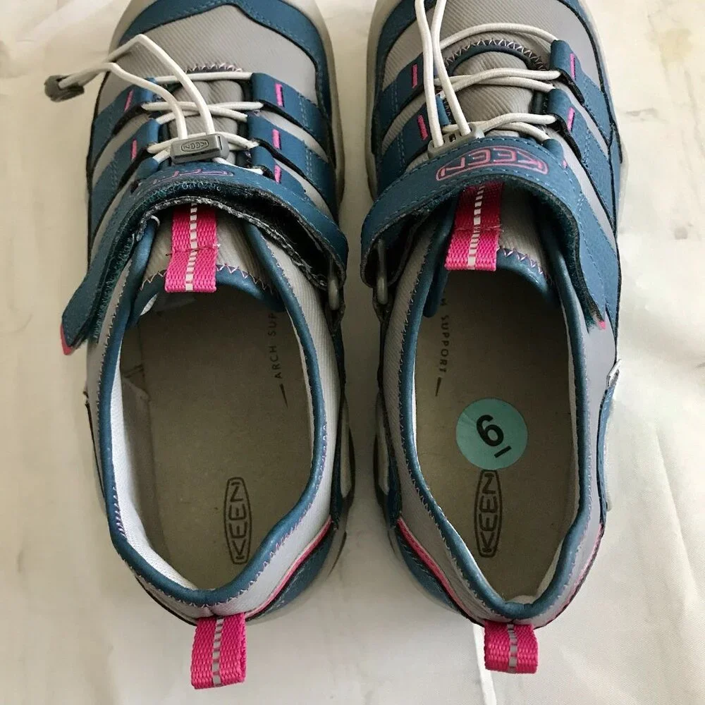 KEEN Knotch Hollow Sneakers Big Kids Size 6 Fit A Woman’s‎ Size 8